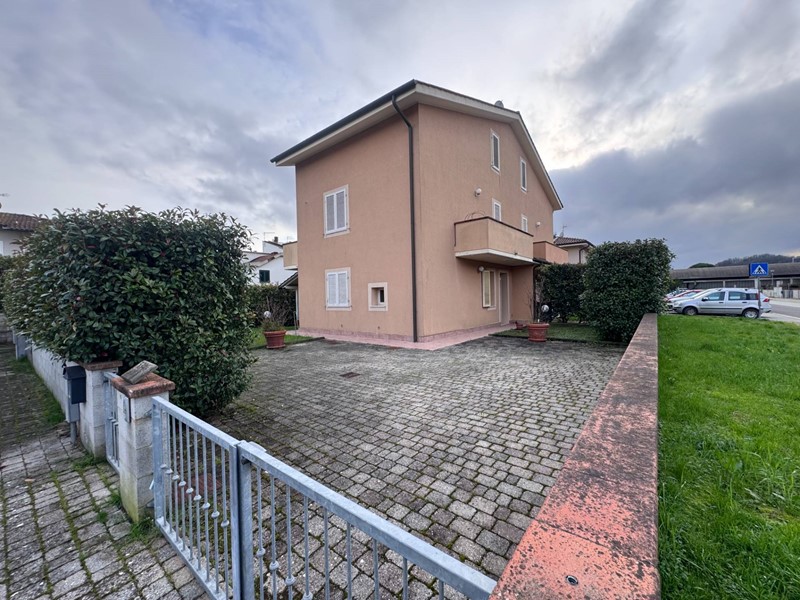 Villa in Vendita a Santa Maria a Monte, 289'000€, 178 m²