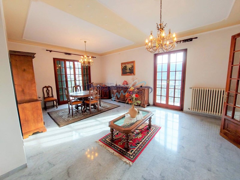 Appartamento in Vendita a Pietra Ligure, 325'000€, 180 m²