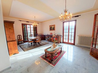 Appartamento in Vendita a Pietra Ligure, 325'000€, 180 m²