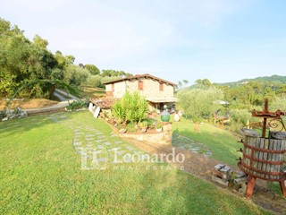 Villa in Vendita a Camaiore, 775'000&euro;, 145 m²