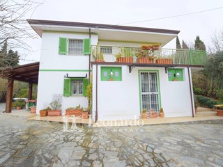 Villa in Vendita a Massarosa, 600'000€, 160 m²