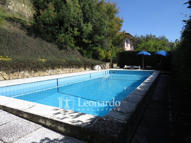 Villa in Vendita a Massarosa, 430'000€, 190 m²