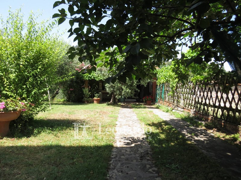 Casa Indipendente in Vendita a Lucca, 450'000&euro;, 270 m²