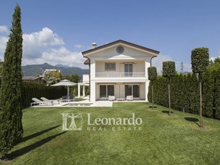 Villa in Vendita a Forte dei Marmi, 380 m²