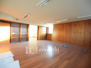 Ufficio in Vendita a Viareggio, 540'000€, 504 m², con Box