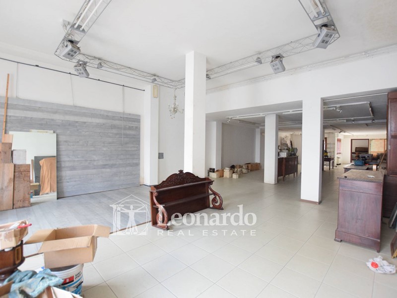Immobile commerciale in Vendita a Viareggio, 430'000€, 300 m²