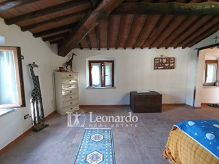 Casa Indipendente in Vendita a Massarosa, 185'000€, 194 m²