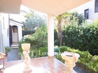 Villa in Vendita a Viareggio, 375'000€, 300 m²