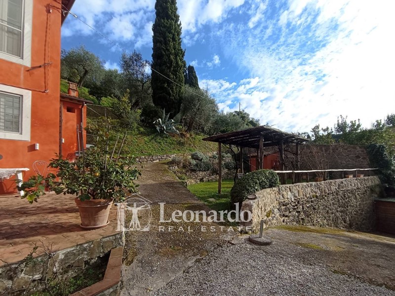 Casa Indipendente in Vendita a Massarosa, 845'000€, 239 m²
