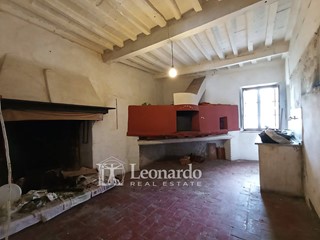 Casa Indipendente in Vendita a Camaiore, 220'000&euro;, 300 m²