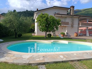 Villa in Vendita a Camaiore, 1'250'000&euro;, 450 m²
