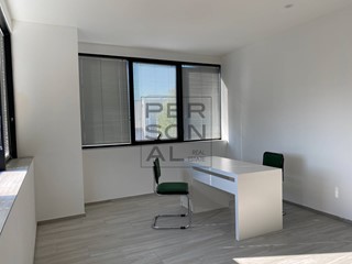 Ufficio in Affitto a Bolzano, 457€, 30 m²