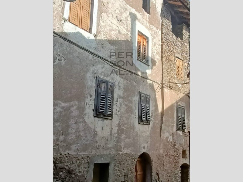 Rustico in Vendita a Cembra Lisignago, 150'000€, 500 m²