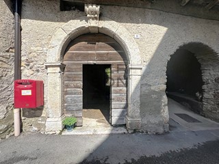 Casa Semi Indipendente in Vendita a Brentonico, 75'000€, 211 m²