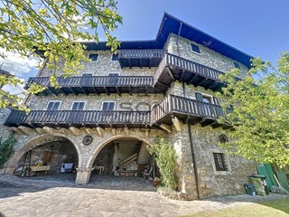 Casa Semi Indipendente in Vendita a Brentonico, 442 m²