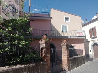 Appartamento in Vendita a Taurano, 85'000&euro;, 137 m²