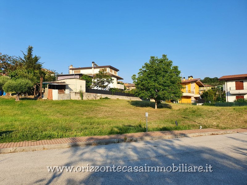 Terreno edificabile in Vendita a Folignano, 130'000€, 132499 m²