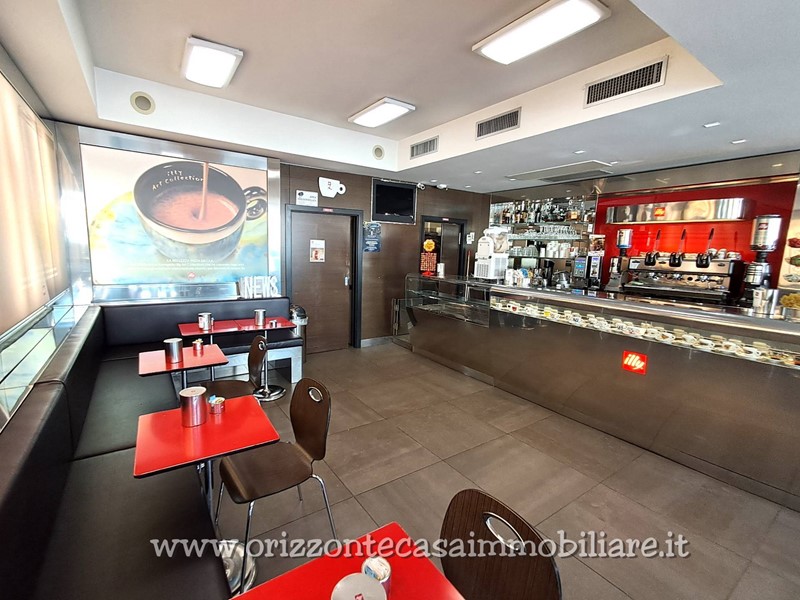 Attività commerciale in Vendita a Ascoli Piceno, 299'000€, 100 m²