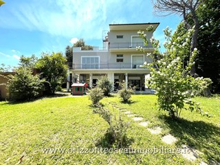 Villa in Vendita a Civitella del Tronto, 265'000€, 700 m²