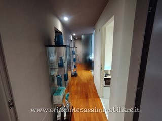 Immobile commerciale in Vendita a Ascoli Piceno, 125'000€, 123 m²