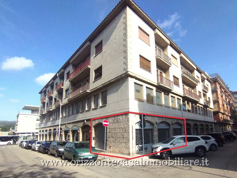 Immobile commerciale in Vendita a Ascoli Piceno, 129'000€, 120 m²