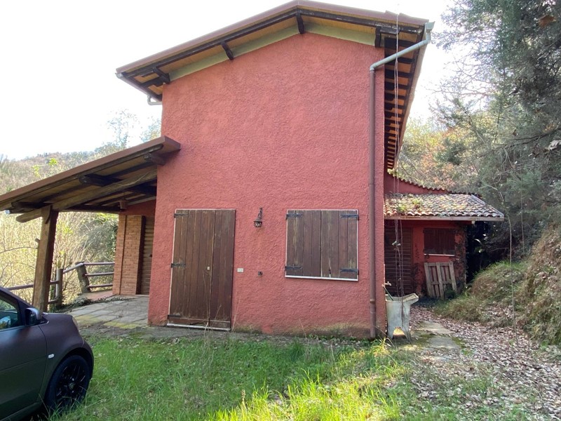 Villa in Vendita a Camaiore, 215'000&euro;, 150 m²