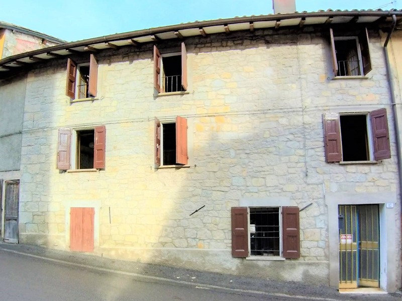 Casa Indipendente in Vendita a Pavullo nel Frignano, 85'000€, 200 m²