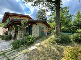 Casa Indipendente in Vendita a Lama Mocogno, 193'000€, 200 m²