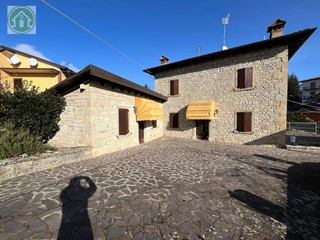 Casa Indipendente in Vendita a Pavullo nel Frignano, 300 m²
