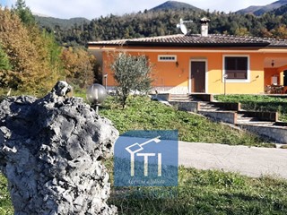 Villa in Vendita a Mignano Monte Lungo, 275'000€, 185 m²