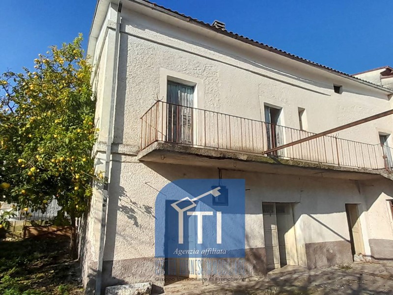 Rustico in Vendita a Sant'Elia Fiumerapido, 35'000€, 100 m²