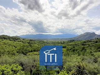 Terreno agricolo in Vendita a Cervaro, 39'000€, 5700 m²