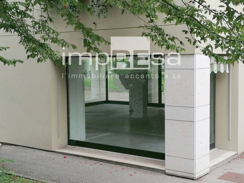 Immobile commerciale in Affitto a Conegliano, 1'100€, 120 m²