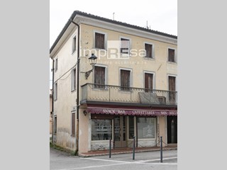 Casa Semi Indipendente in Vendita a Sernaglia della Battaglia, 99'000€, 193 m²