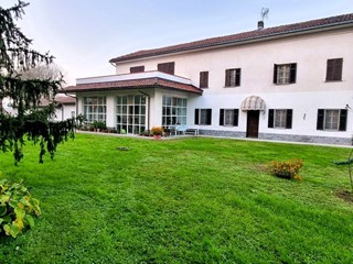 Villa in Vendita a Alessandria, 380'000€, 400 m²