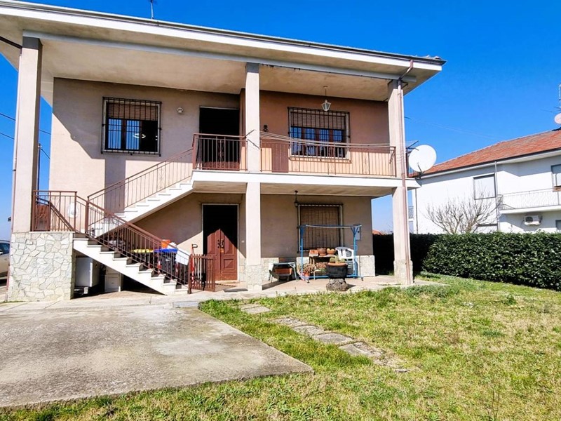 Casa Semi Indipendente in Vendita a Masio, 149'000€, 200 m²