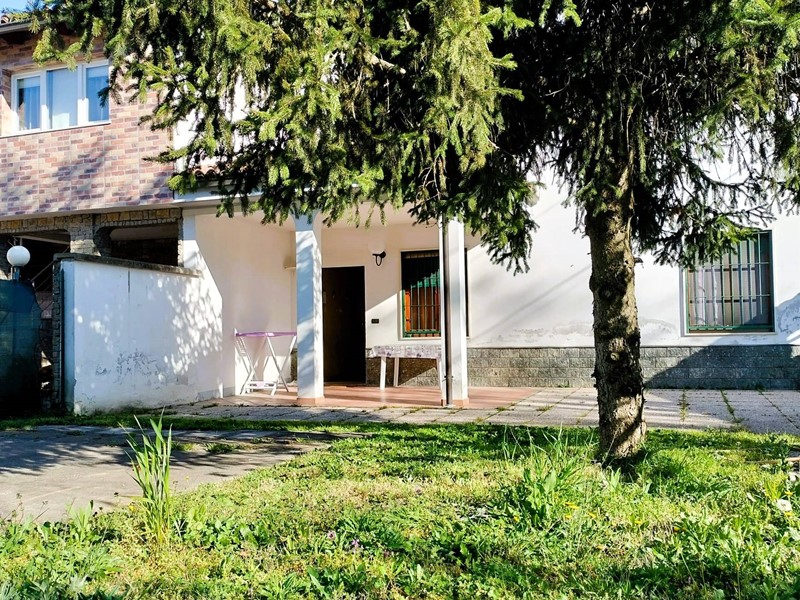 Casa Indipendente in Vendita a Alessandria, 120'000€, 160 m²