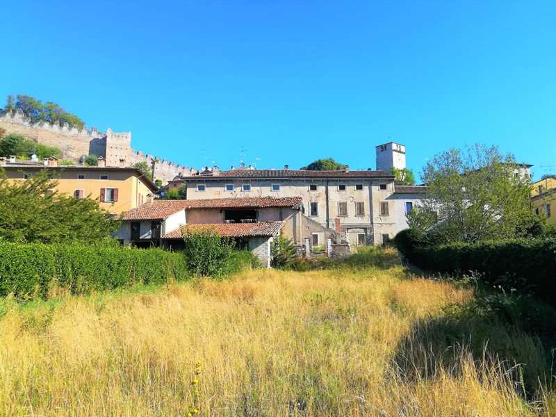 Rustico in Vendita a Monzambano, 280'000&euro;, 425 m²