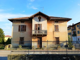 Villa in Vendita a Pozzolengo, 340'000€, 422 m²