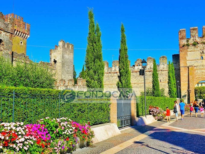 Villa in Vendita a Lazise, 380 m²