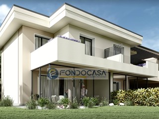 Casa Semi Indipendente in Vendita a Peschiera del Garda, 760'000€, 188 m²