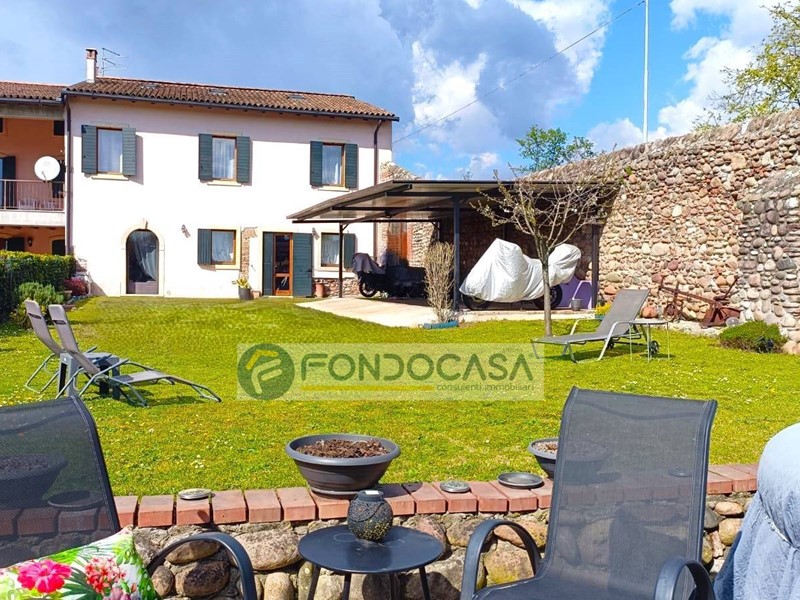 Rustico in Vendita a Bussolengo, 840'000€, 266 m²