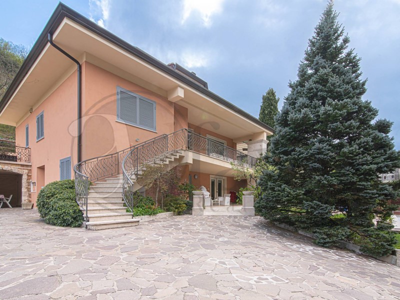 Villa in Vendita a Atina, 620'000€, 400 m², con Box