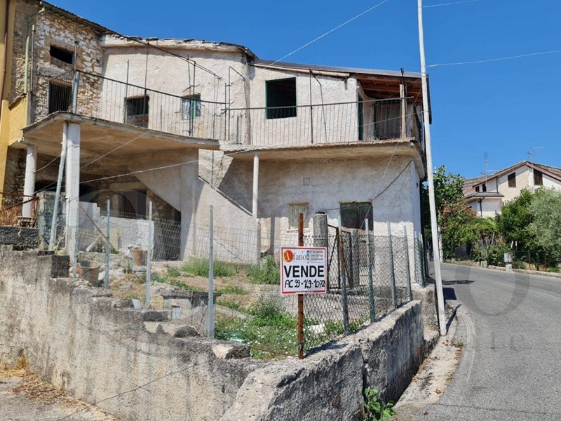 Rustico in Vendita a Colfelice, 15'000€, 140 m²