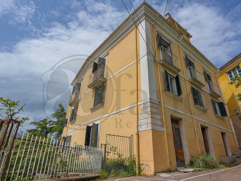 Villa in Vendita a Roccasecca, 230'000€, 460 m²