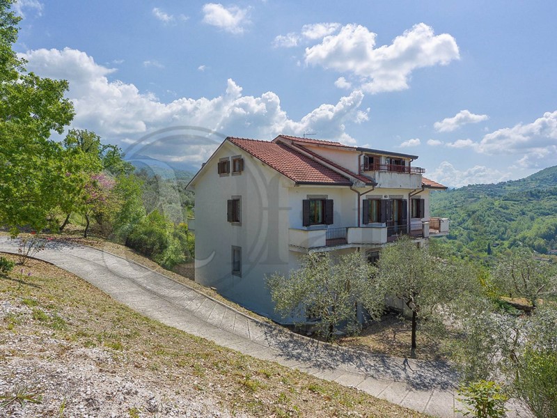 Villa in Vendita a Sora, 230'000€, 400 m²