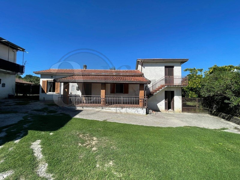 Casa Indipendente in Vendita a Colfelice, 60'000€, 125 m²