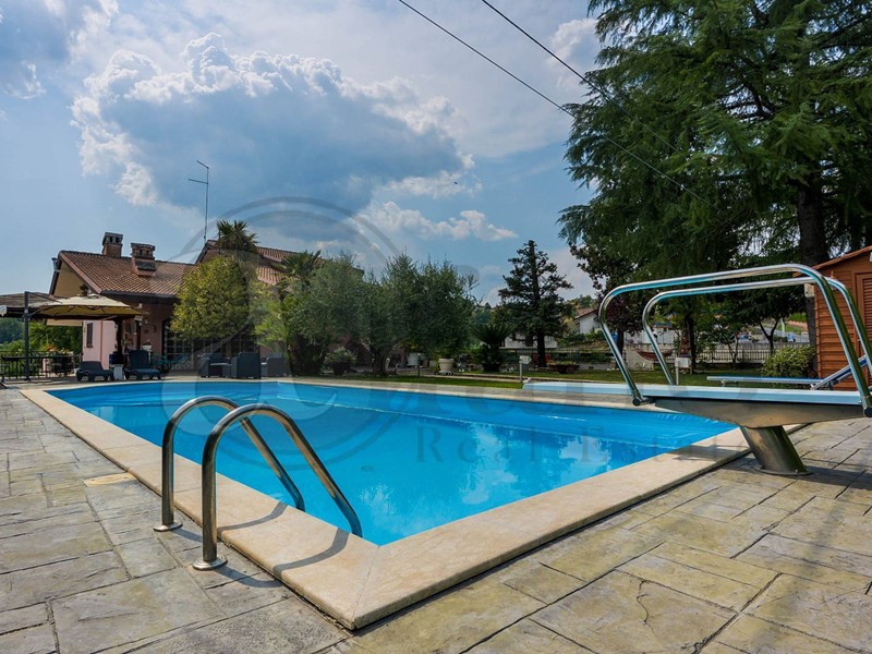 Villa in Vendita a Strangolagalli, 750'000€, 320 m²