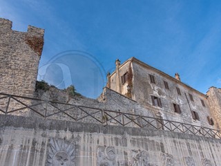 Appartamento in Vendita a Vico nel Lazio, 420'000€, 785 m²