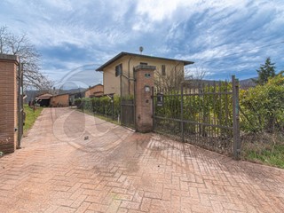 Rustico in Vendita a Ceprano, 195'000€, 280 m²